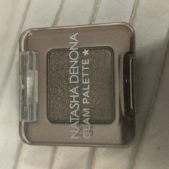 NWT Eyeshadow Palette - Picture 1 of 2